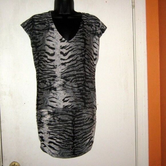 Day Night Medium Tiger Print Bodycon Dress NWT - Picture 3 of 16